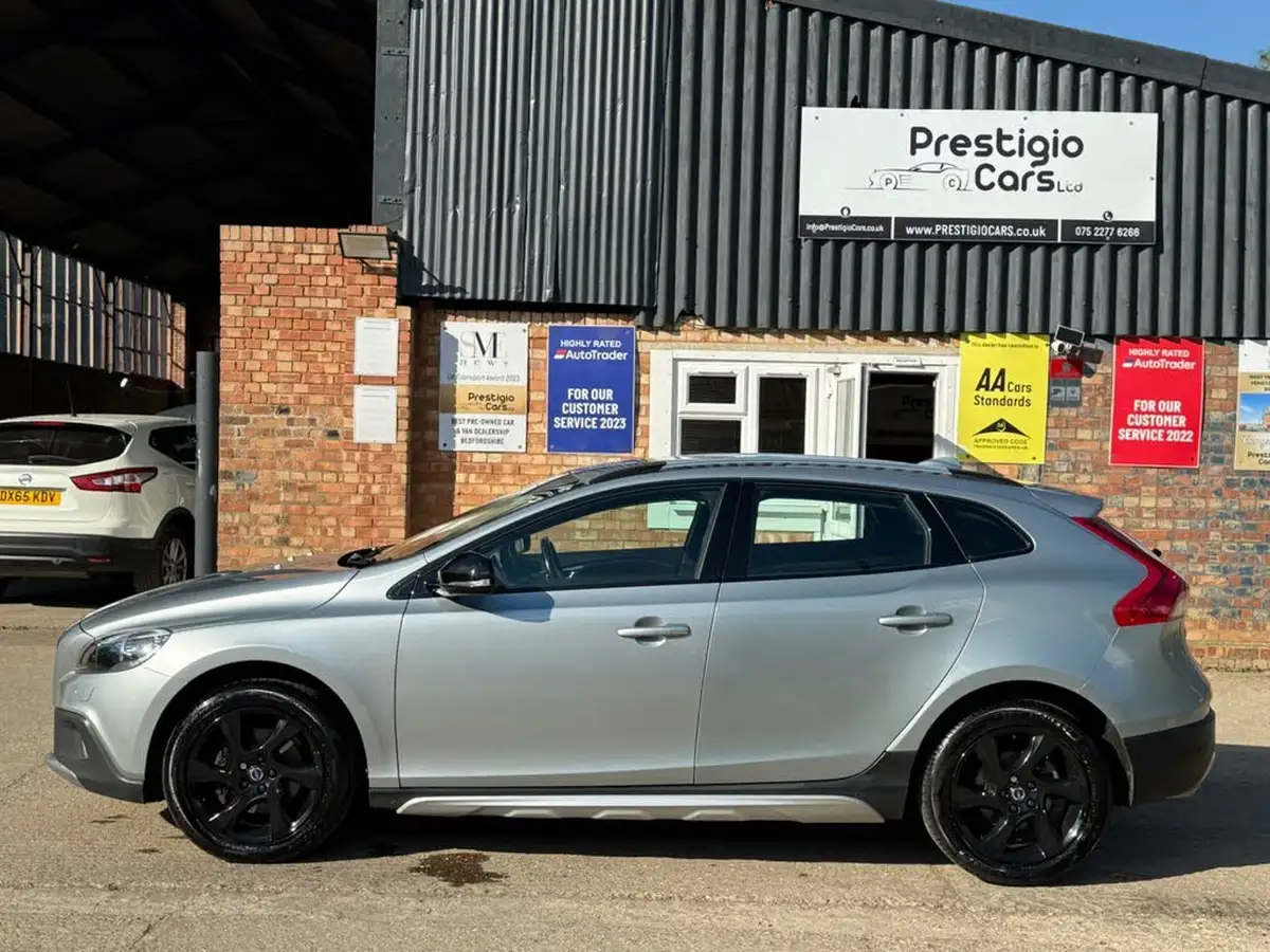 2014-volvo-v40-16td-d2-cross-country-lux-big-5