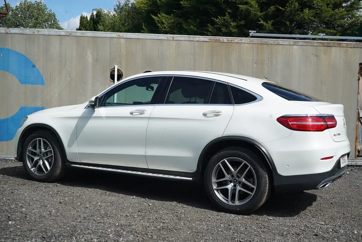 2017-mercedes-benz-glc-class-30-d-glc350d-amg-line-premium-plusss-coupe-4d-big-10