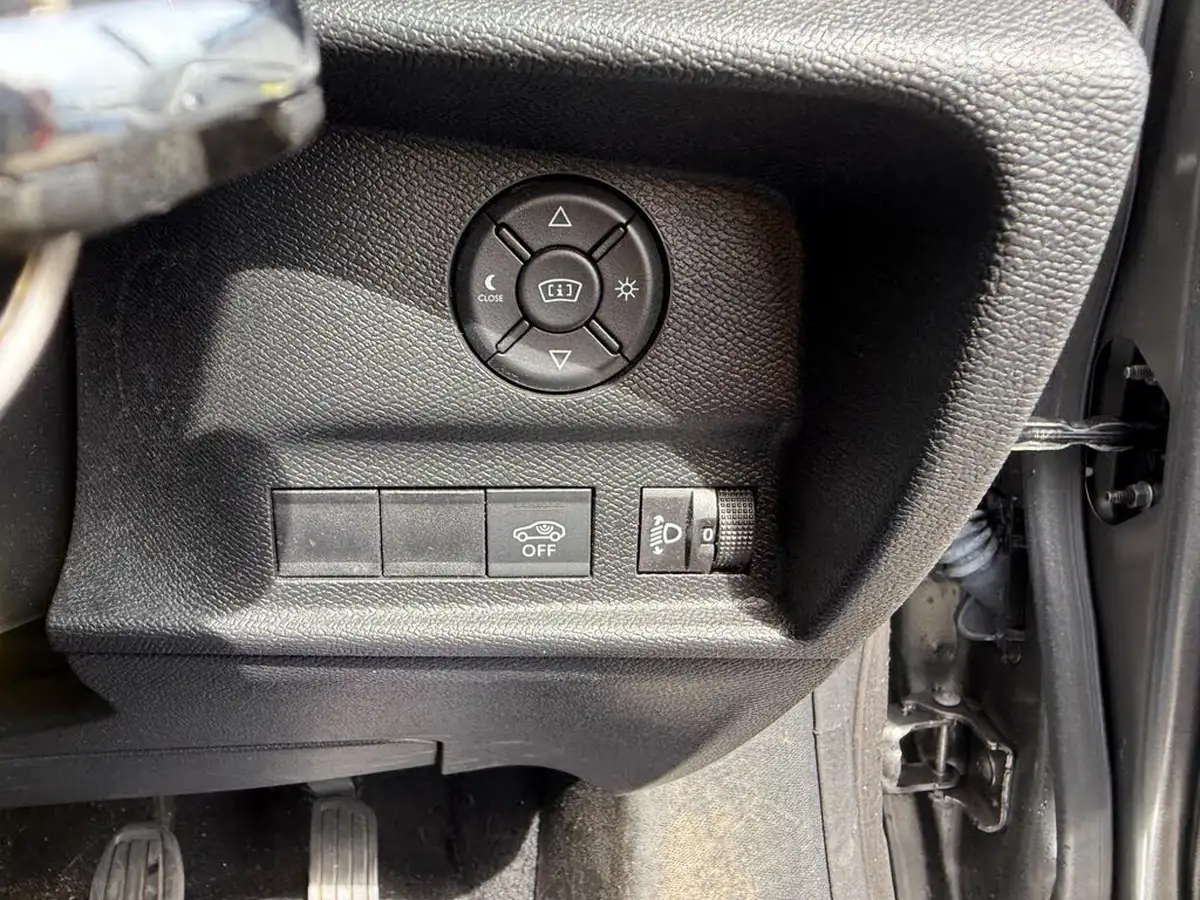 2023-citroen-c4-12-puretech-plus-big-24