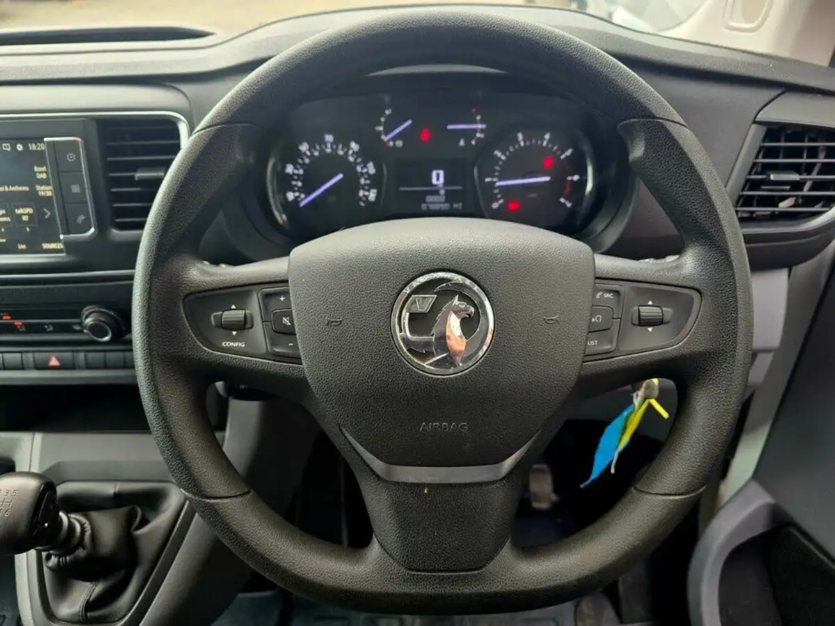 2019-vauxhall-vivaro-15td-2900-l2h1-dynamic-big-16