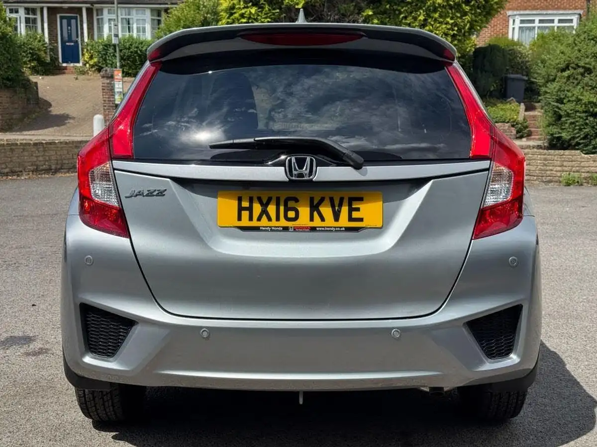 2016-honda-jazz-13-i-vtec-ex-navi-cvt-big-4