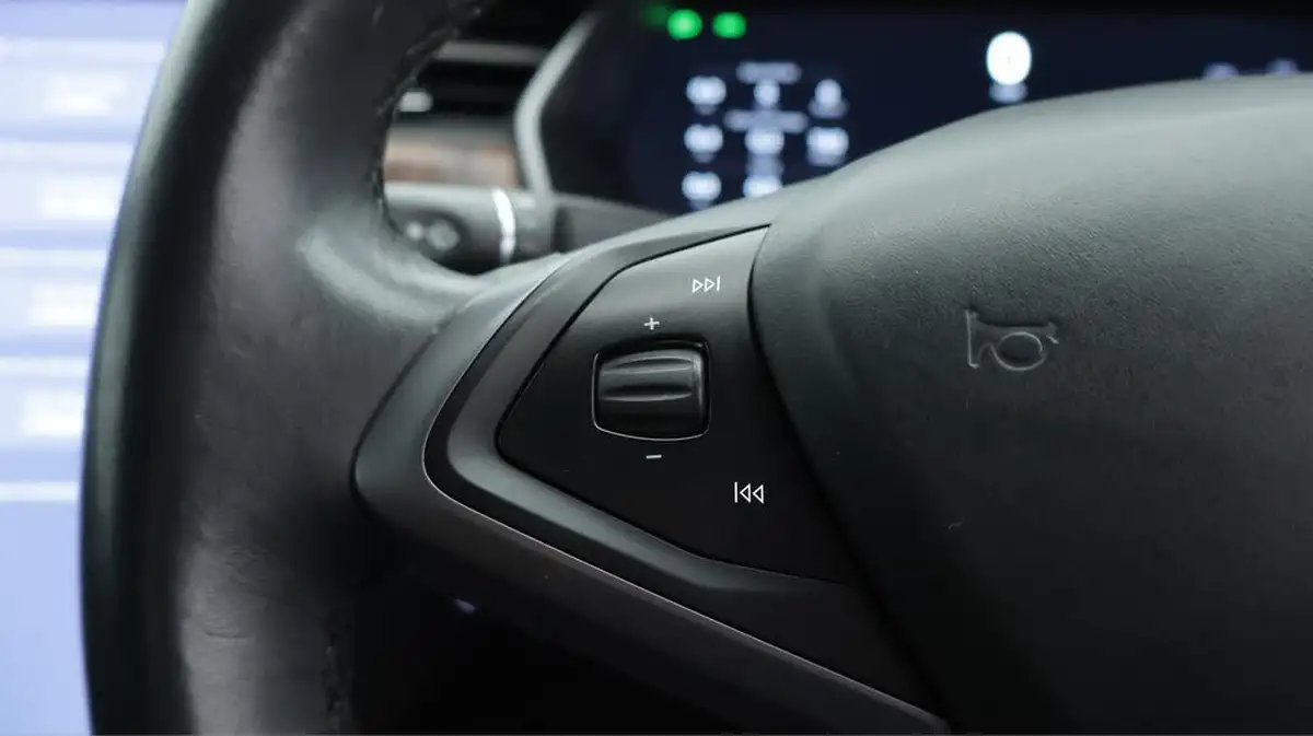 2020-tesla-model-s-e-long-range-big-25