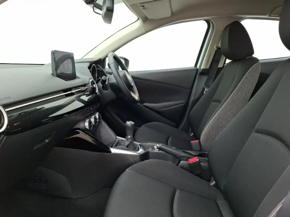 2024-mazda-mazda2-15-skyactiv-g-centre-line-big-4