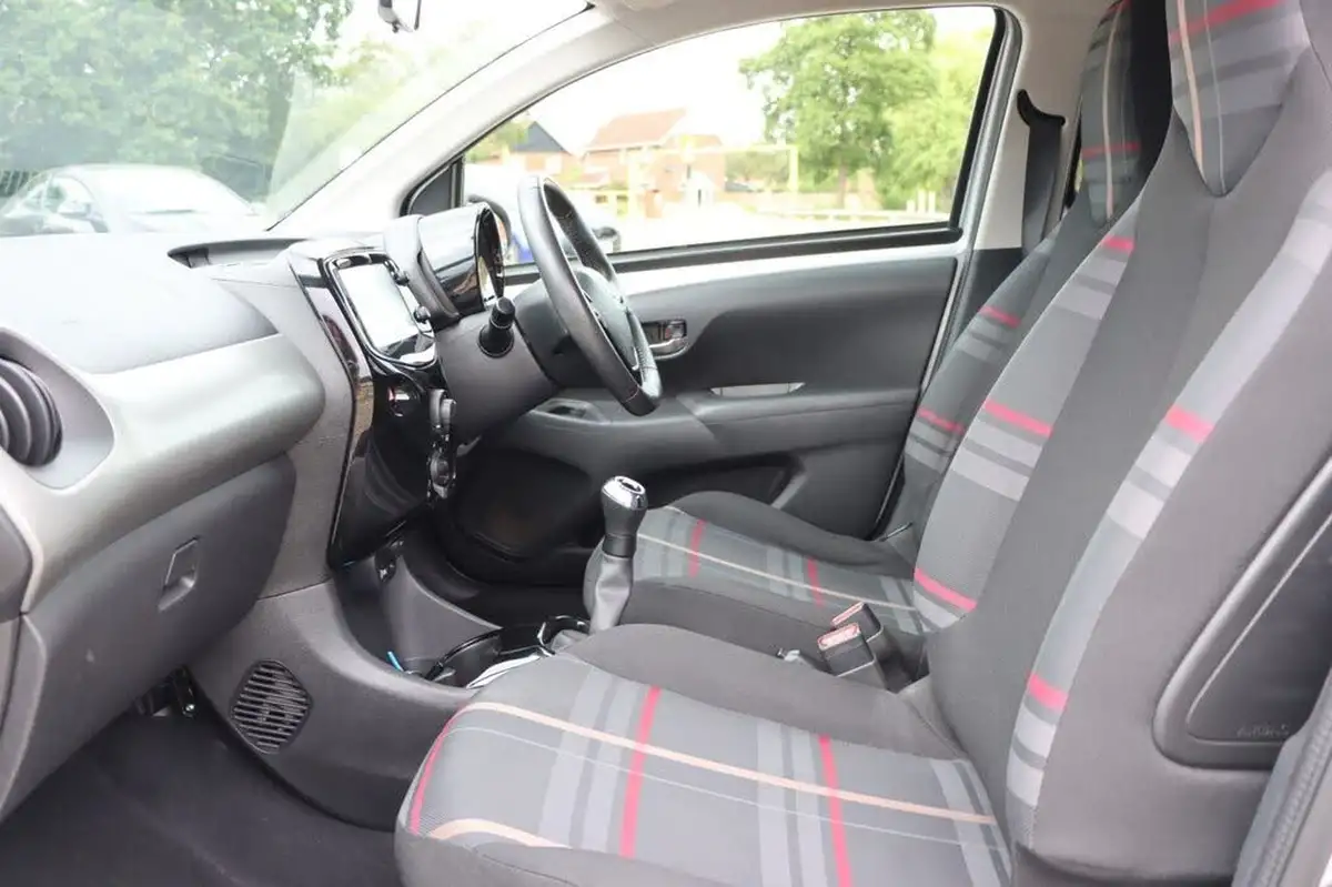 2015-peugeot-108-12-allure-vti-puretech-hatchback-5d-big-25
