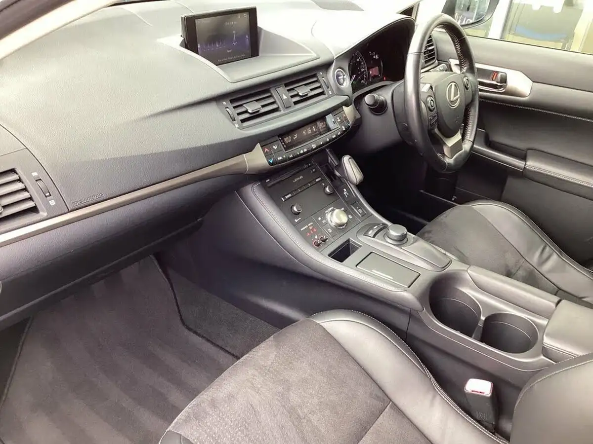 2015-lexus-ct-200h-18-advance-plus-big-14