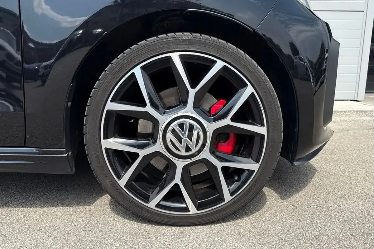 2018-volkswagen-up-10-gti-5d-big-10