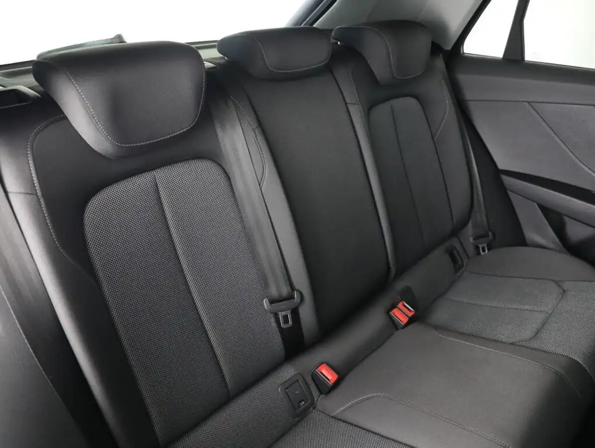 2022-audi-q2-10-30-tfsi-sport-big-30