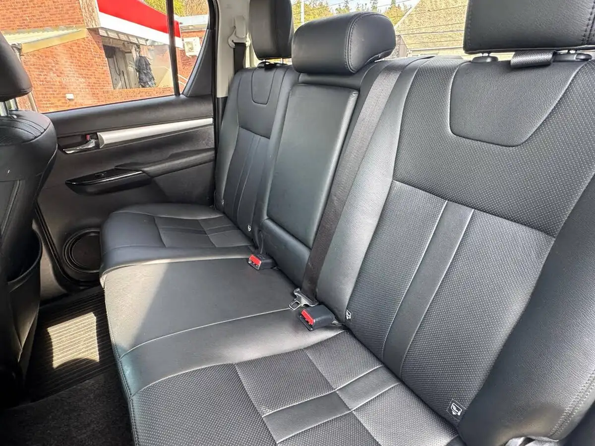 2020-toyota-hi-lux-24d-4d-invincible-150hpeu6dt-e-35t-auto-big-12