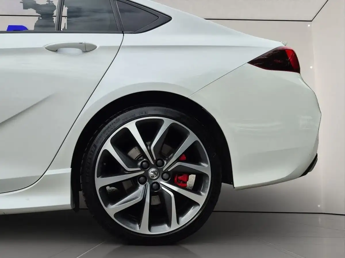 2018-vauxhall-insignia-grand-sport-20-biturbo-gsi-nav-big-31