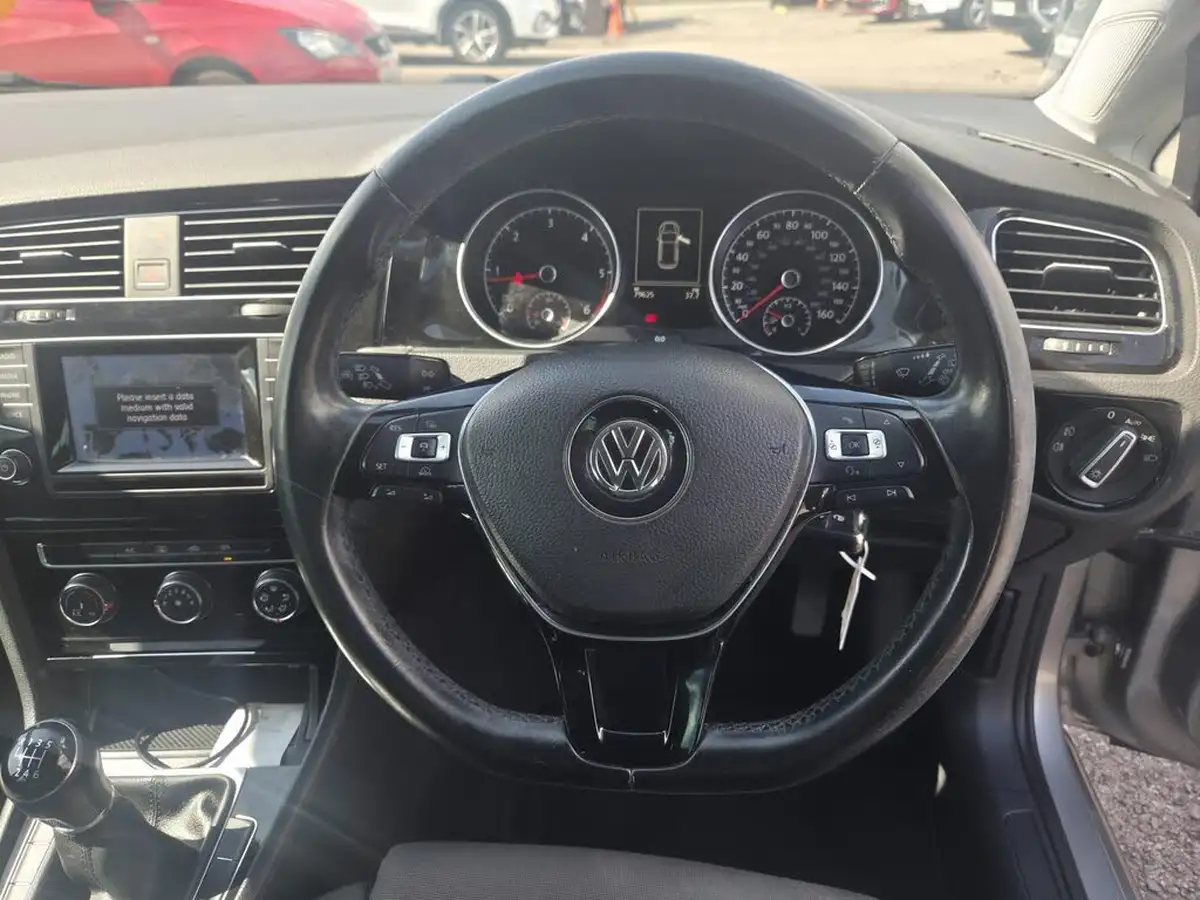 2013-volkswagen-golf-20tdi-gt-ss-hatchback-5d-big-10