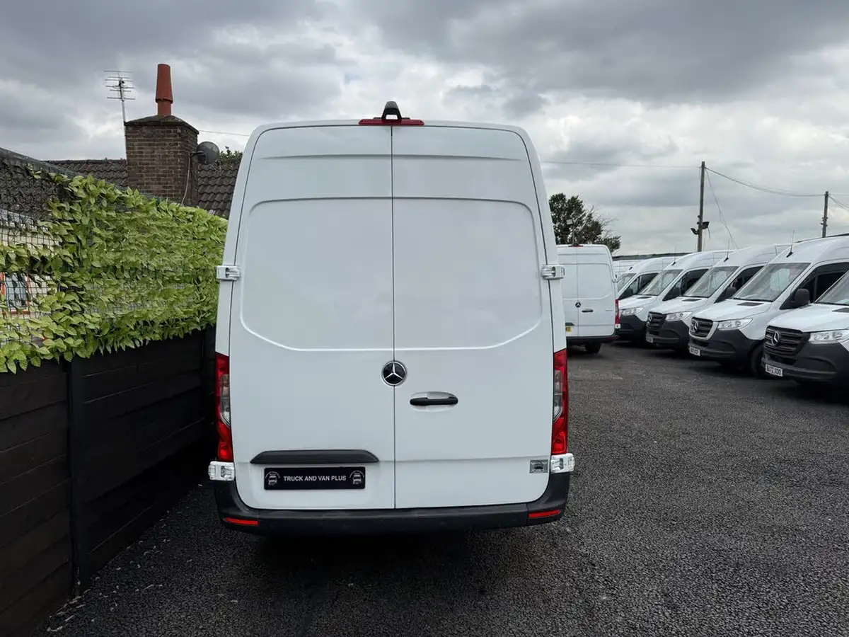 2020-mercedes-benz-sprinter-20cdi-315-l1h1-progressive-big-3