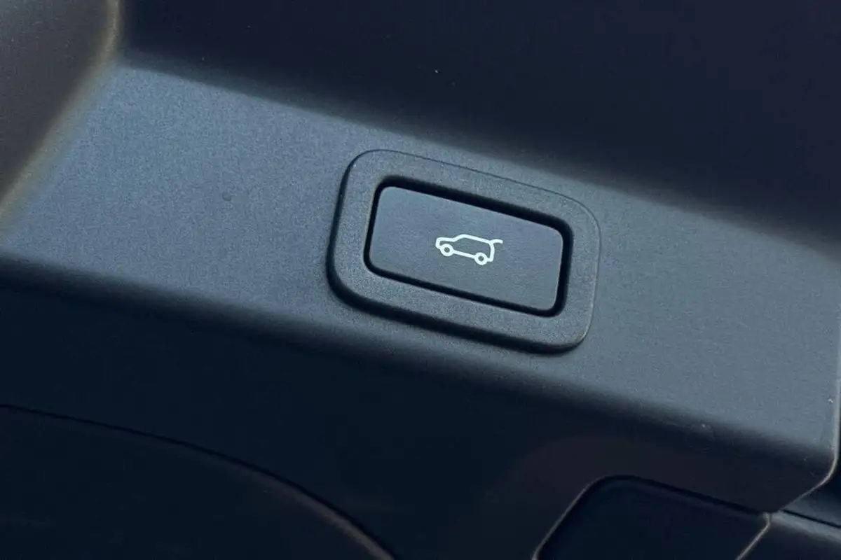 2022-jaguar-f-pace-20-p250-r-dynamic-se-big-33
