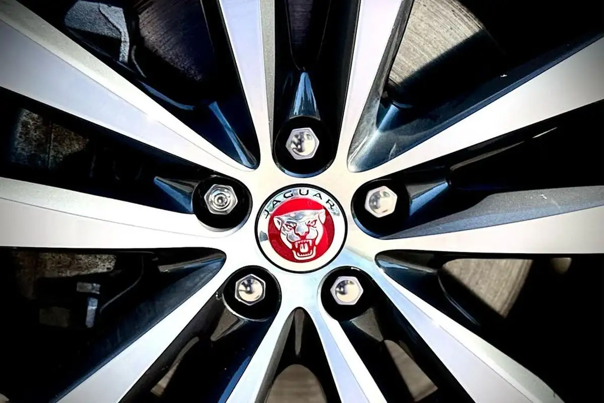 2022-jaguar-f-pace-20-p250-r-dynamic-se-big-9