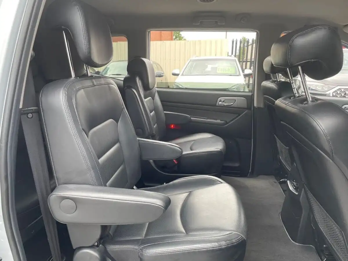 2019-kgm-ssangyong-turismo-22td-ex-big-22
