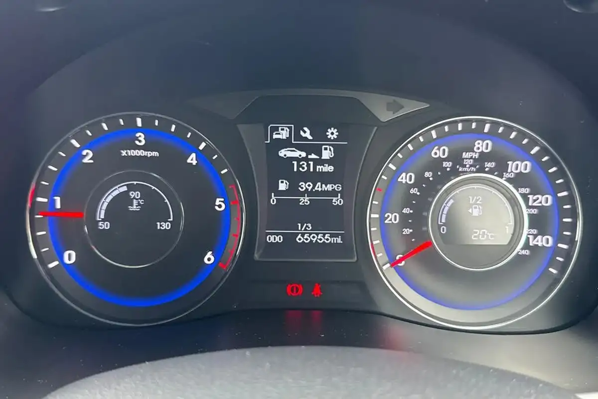 2017-hyundai-i40-17crdi-se-nav-141ps-tourer-5d-big-38