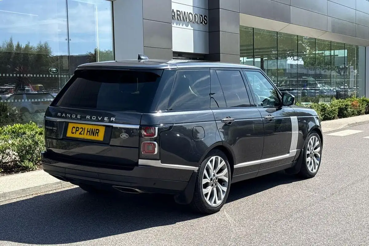 2021-land-rover-range-rover-30-p400-vogue-se-big-10