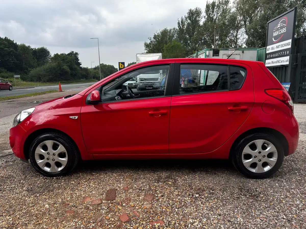 2011-hyundai-i20-14-comfort-5d-auto-big-8