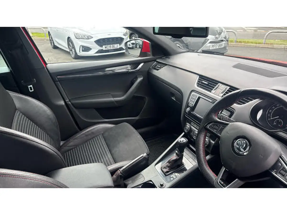 2016-skoda-octavia-20tdi-vrs-hatchback-dsg-big-13