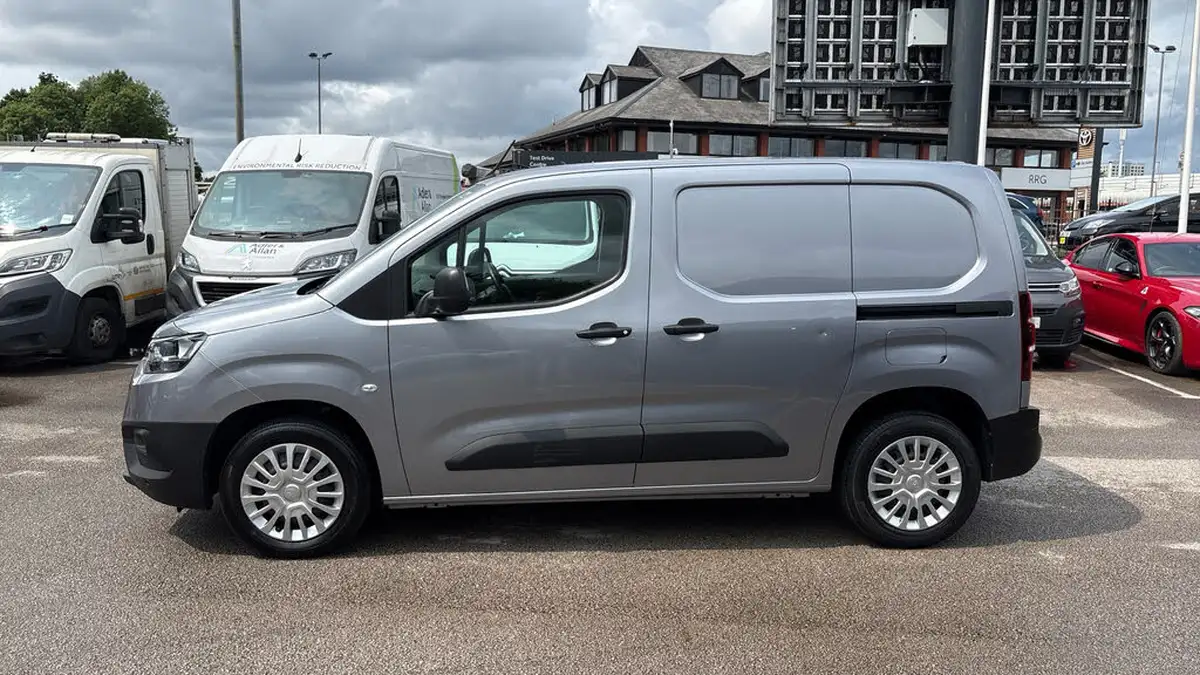 2021-toyota-proace-city-15d-icon-100hpeu6dt-e-l1-big-5