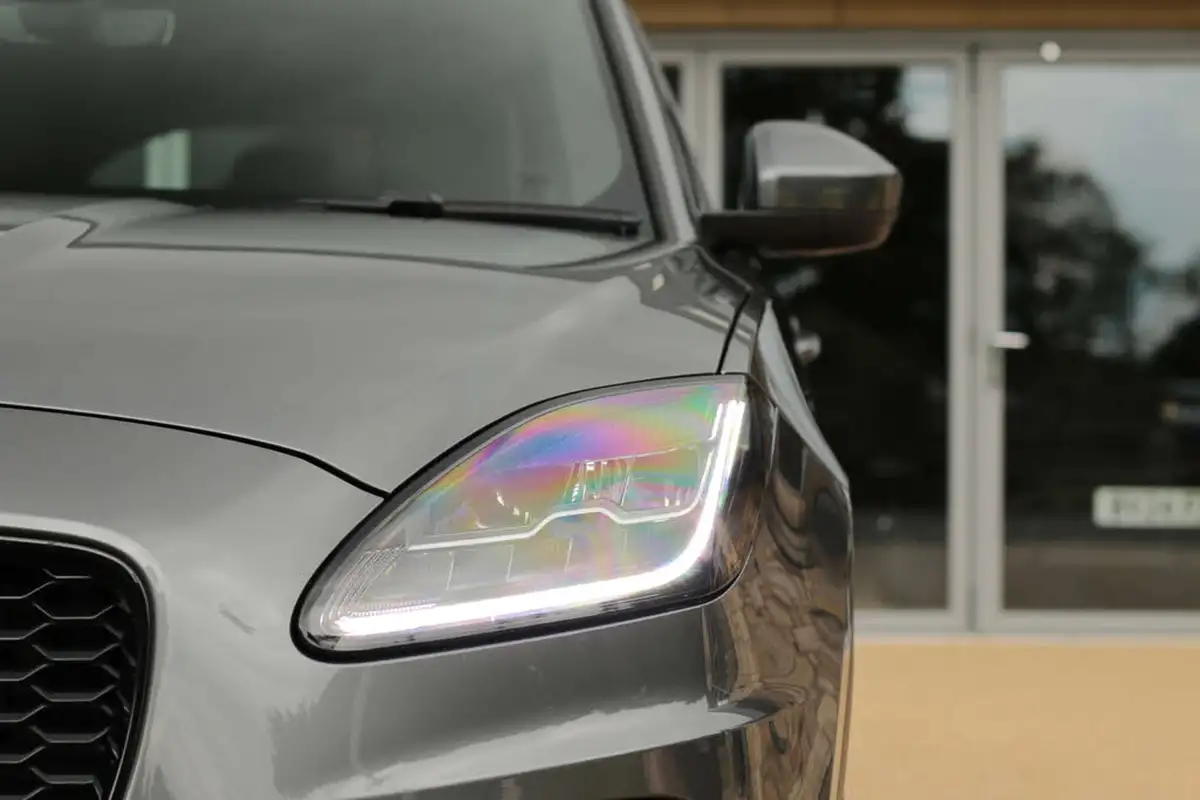 2020-jaguar-e-pace-20-i4-chequered-flag-200ps-big-18