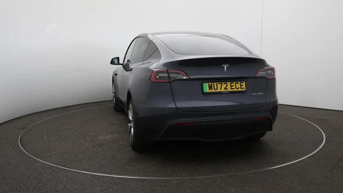 2022-tesla-model-y-e-long-range-big-42