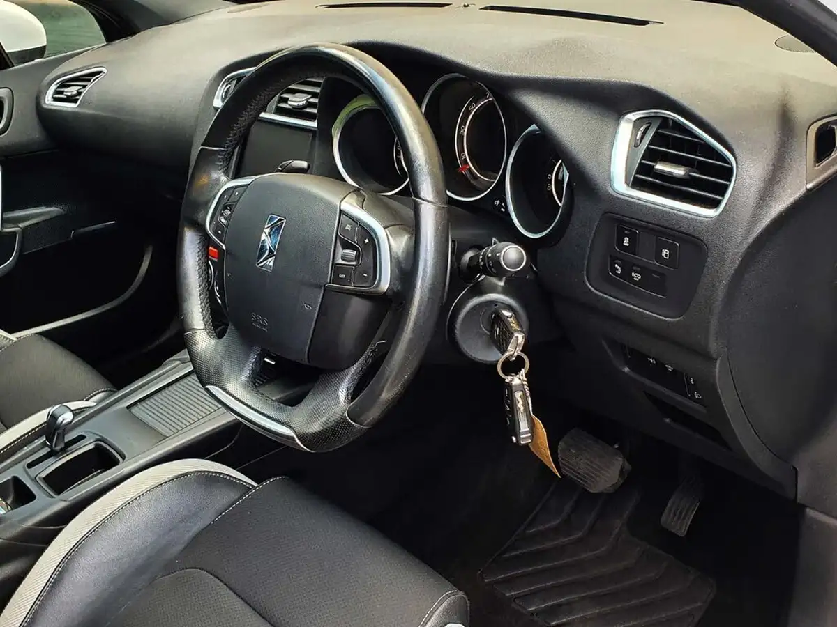 2015-citroen-ds4-16e-hdi-dstyle-nav-etg6-big-11