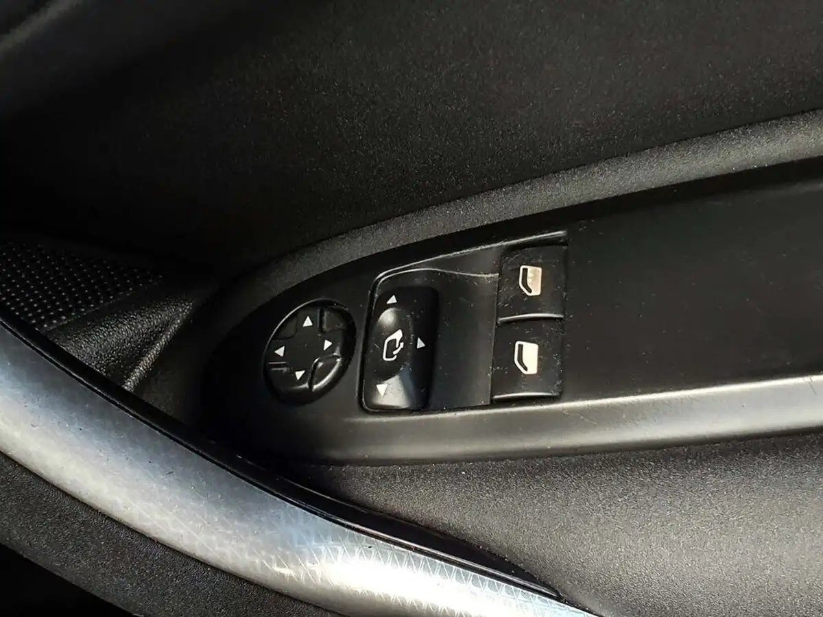 2015-citroen-ds4-16e-hdi-dstyle-nav-etg6-big-35