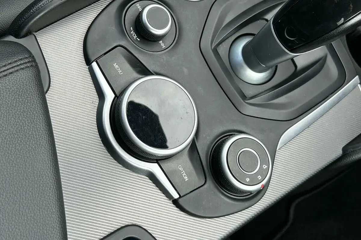 2019-alfa-romeo-giulia-22td-super-180bhp-big-29