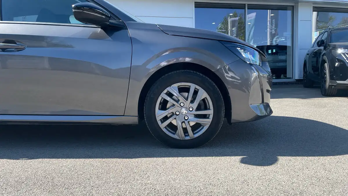 2022-peugeot-208-12-puretech-active-premium-100ps-big-16