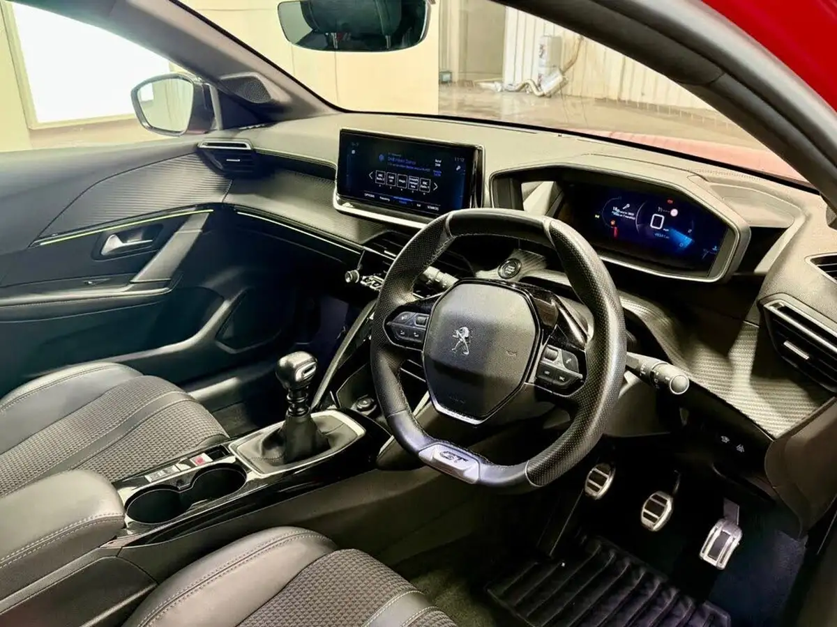 2023-peugeot-208-12-puretech-gt-100ps-big-10