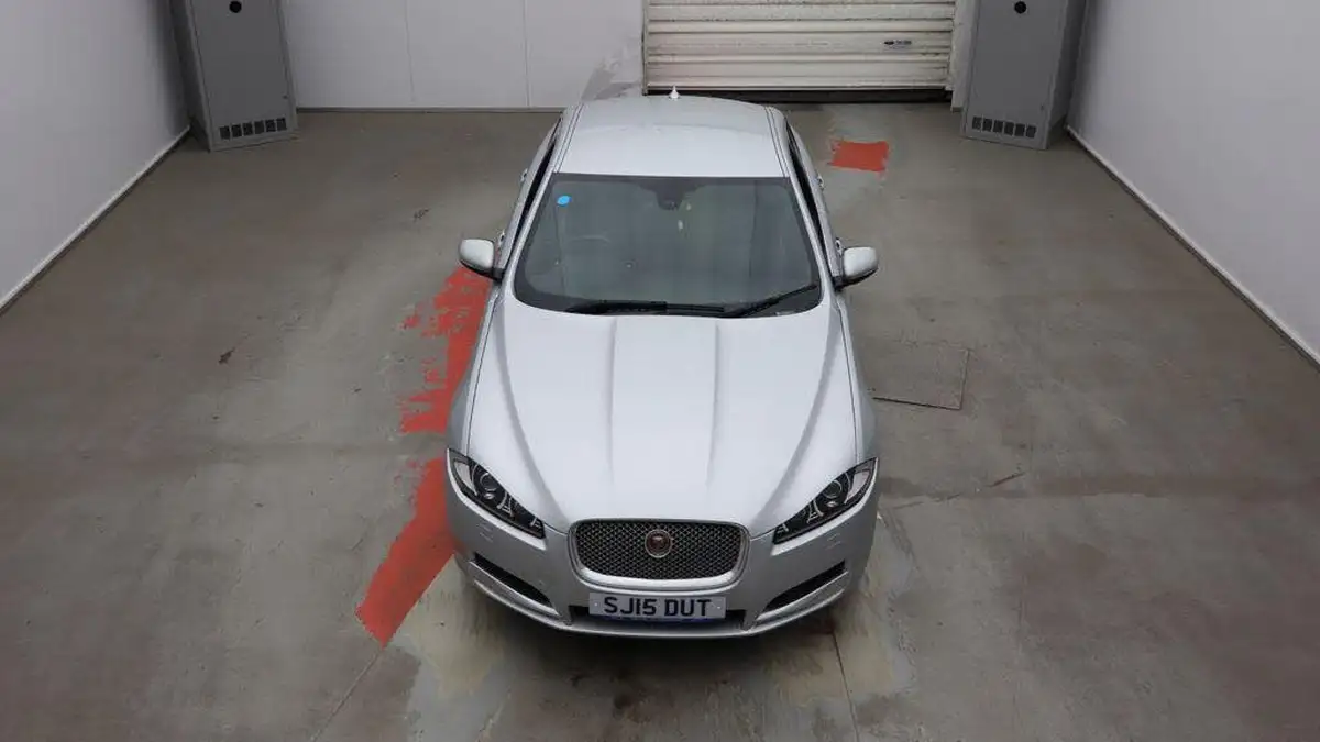 2015-jaguar-xf-22td-luxury-163ps-saloon-4d-big-2