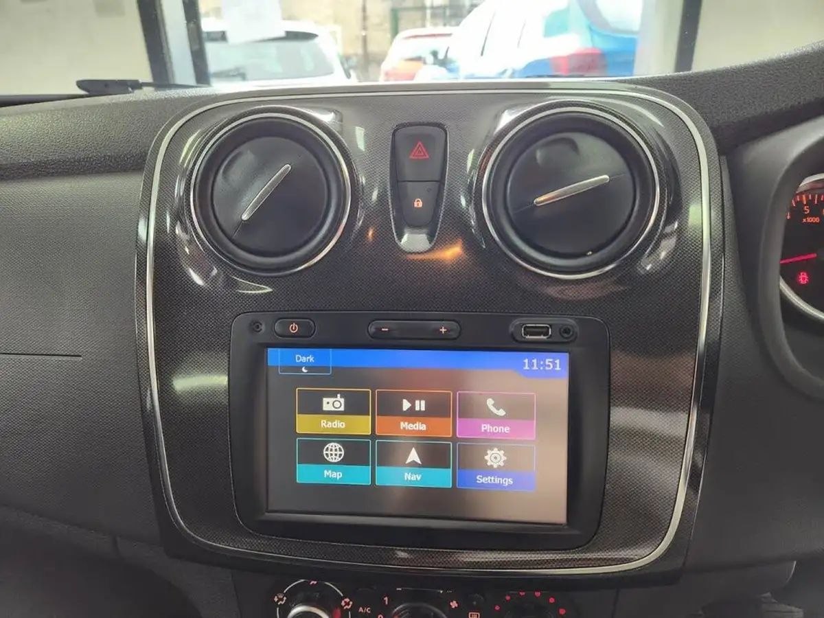 2017-dacia-sandero-15dci-laureate-big-9