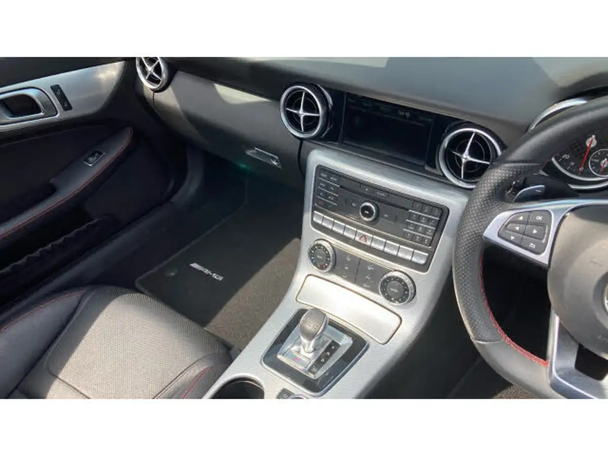 2017-mercedes-benz-slc-21d-slc250d-amg-line-big-13