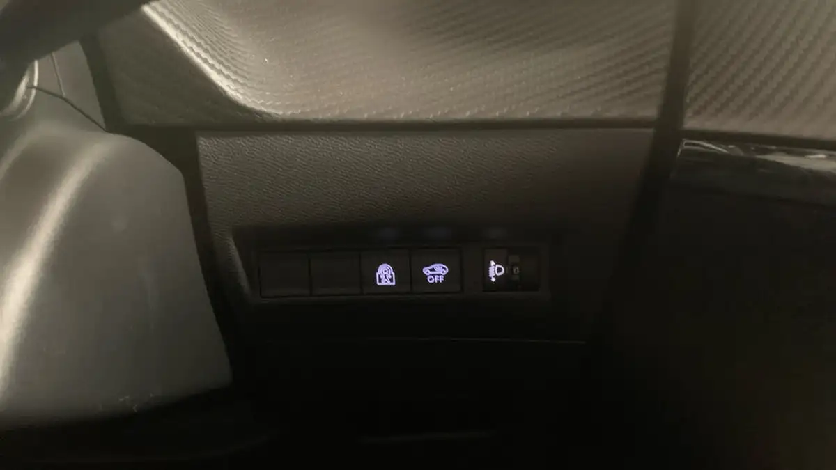 2024-peugeot-208-12-puretech-allure-hybrid-e-dsc6-big-32