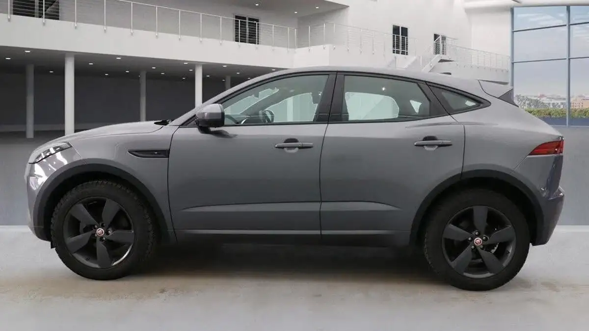 2019-jaguar-e-pace-20-i4d-chequered-flag-180ps-big-5