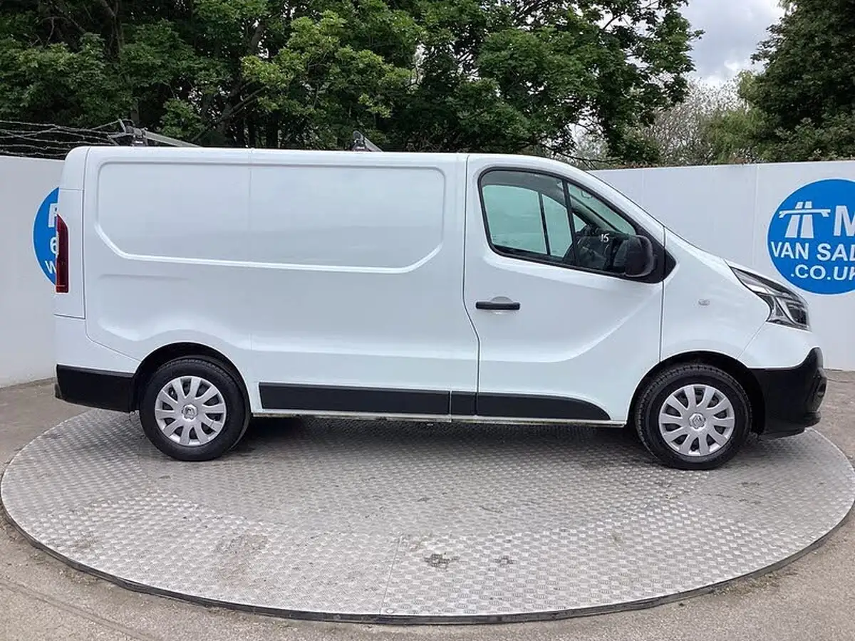 2020-renault-trafic-20dci-sl28-energy-120-business-big-1