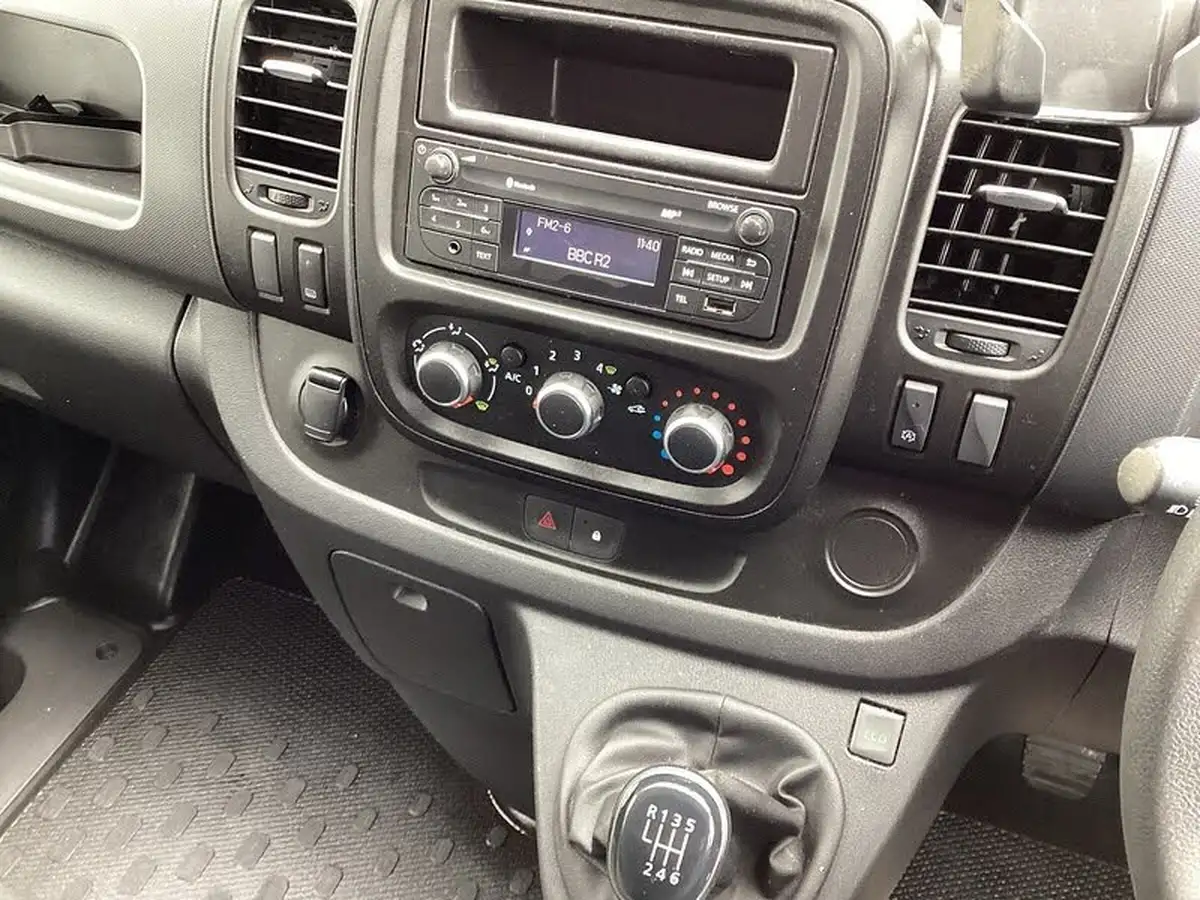 2020-renault-trafic-20dci-sl28-energy-120-business-big-25