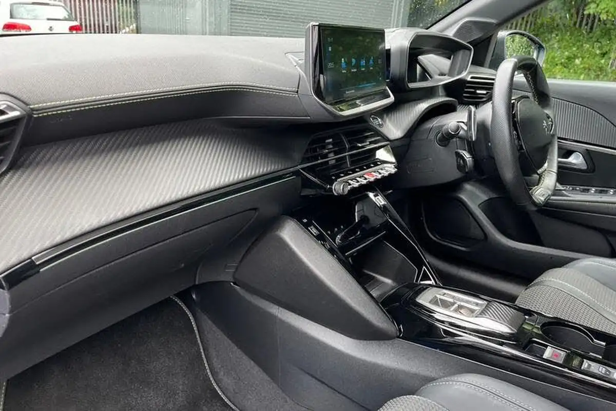 2022-peugeot-208-12-puretech-gt-130bhp-eat8-big-17