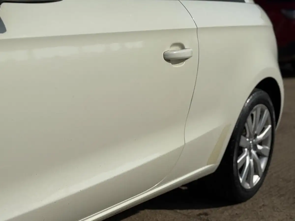 2011-audi-a1-14-sport-tfsi-hatchback-3d-big-25