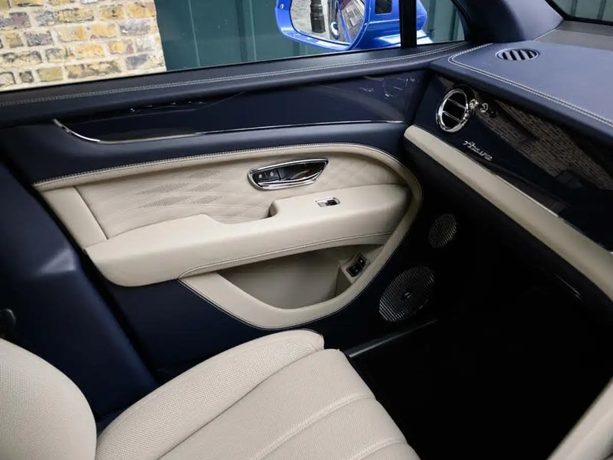 2024-bentley-bentayga-40-v8-extended-wheelbase-azure-big-31