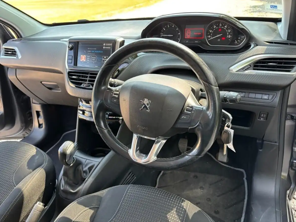 2018-peugeot-208-12-puretech-tech-edition-82bhp-big-18