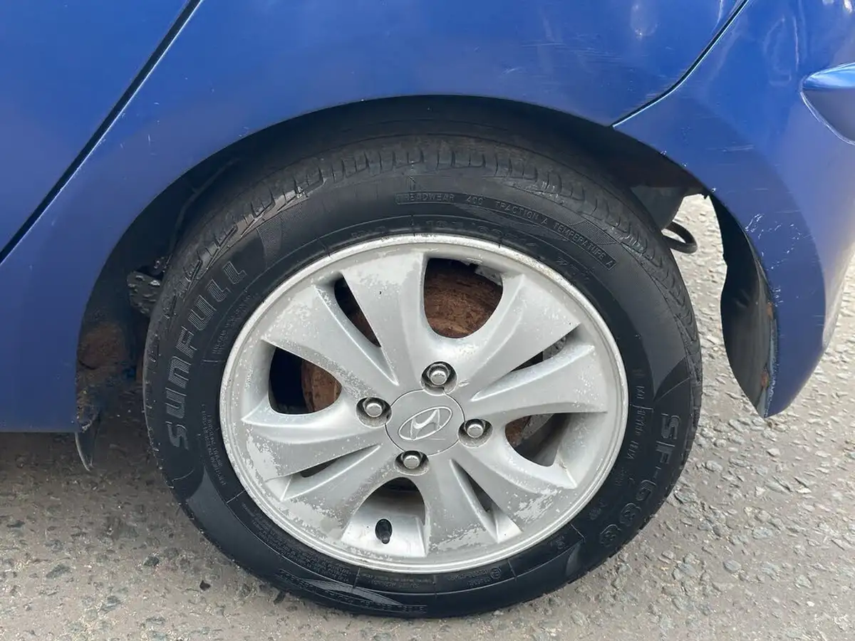 2012-hyundai-i10-12-active-big-12