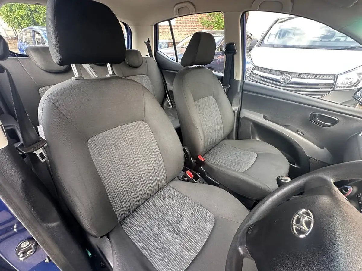 2012-hyundai-i10-12-active-big-36