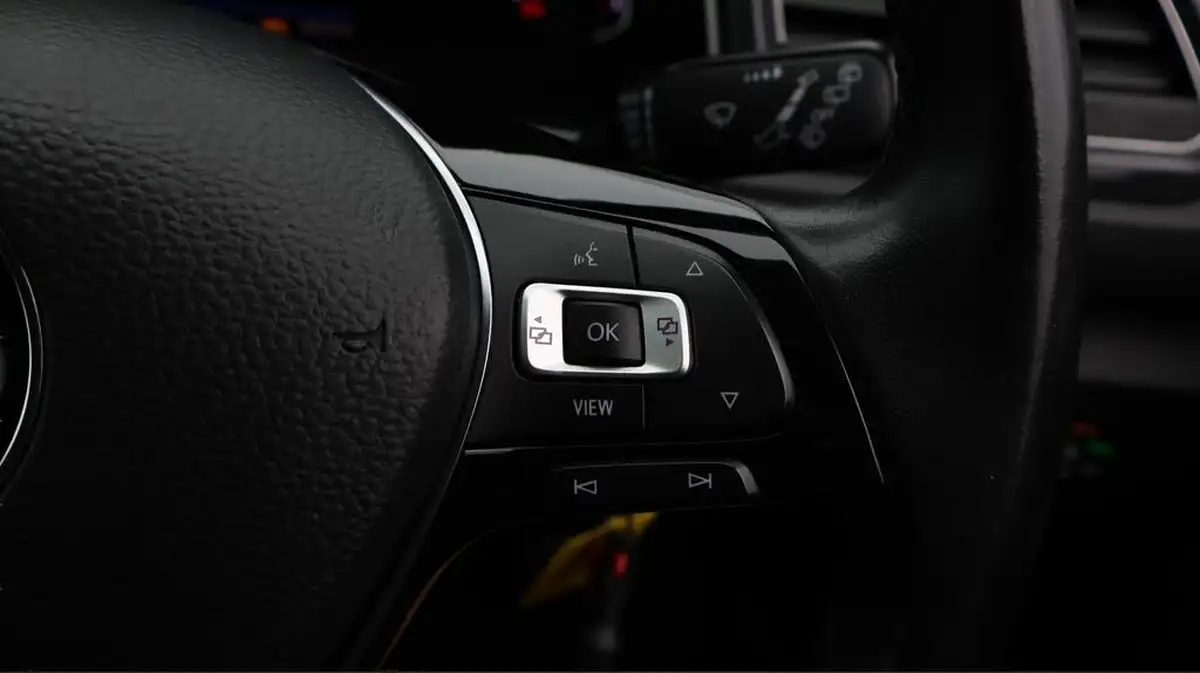 2019-volkswagen-t-roc-15-tsi-sel-dsg-big-23