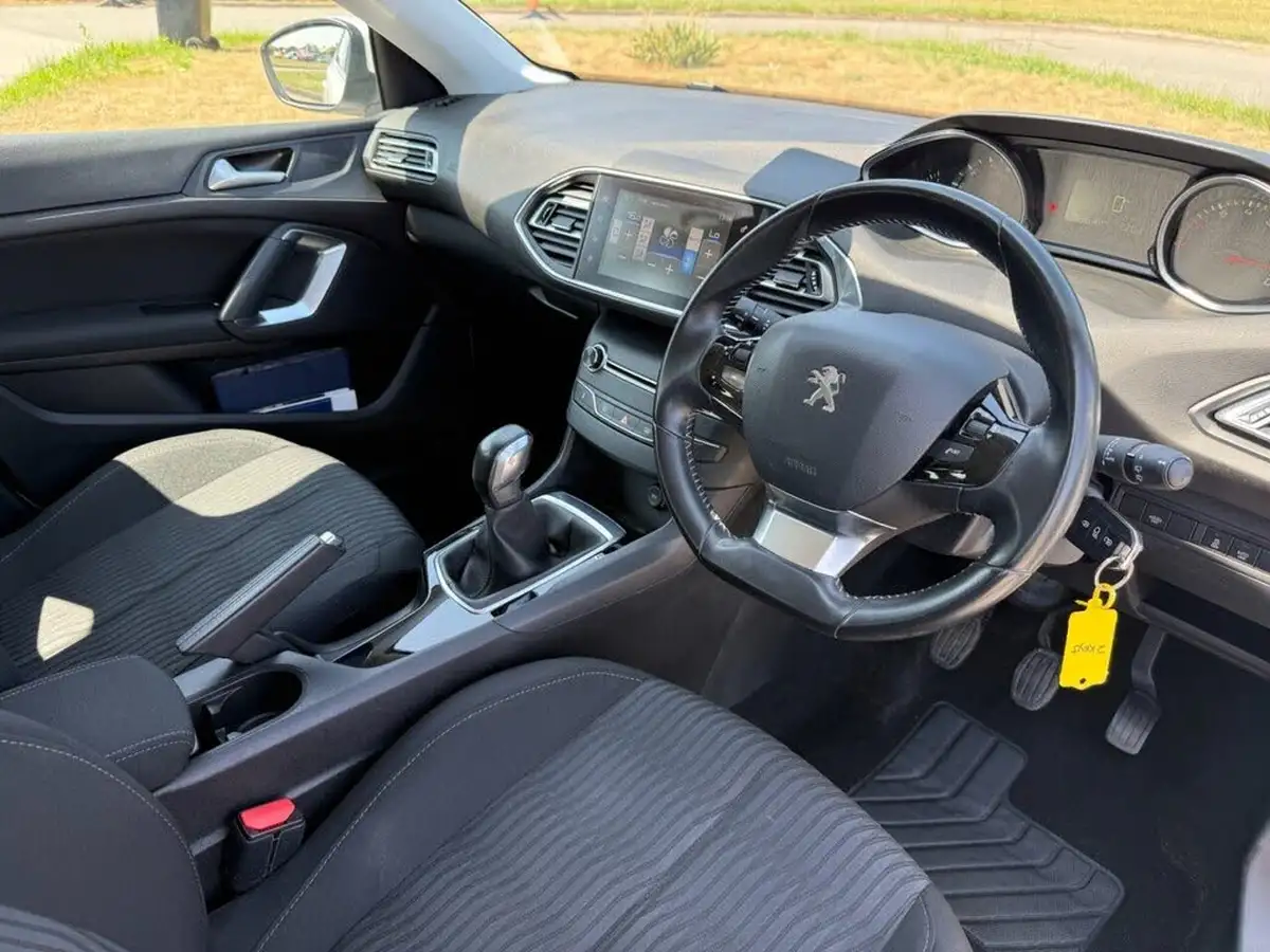 2016-peugeot-308-sw-12-puretech-active-110bhp-99g-big-14