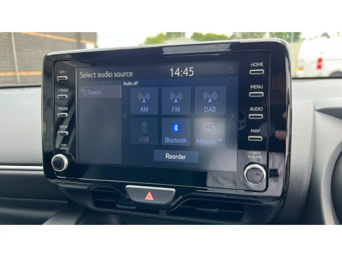 2023-toyota-yaris-15-vvt-i-design-big-36