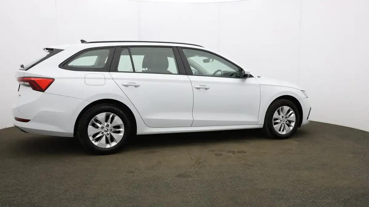 2022-skoda-octavia-10-tsi-se-technology-110ps-estate-big-49