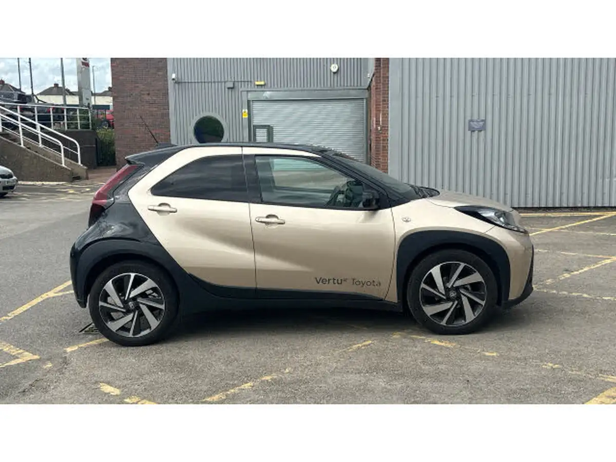 2024-toyota-aygo-x-10-vvt-i-edge-big-15
