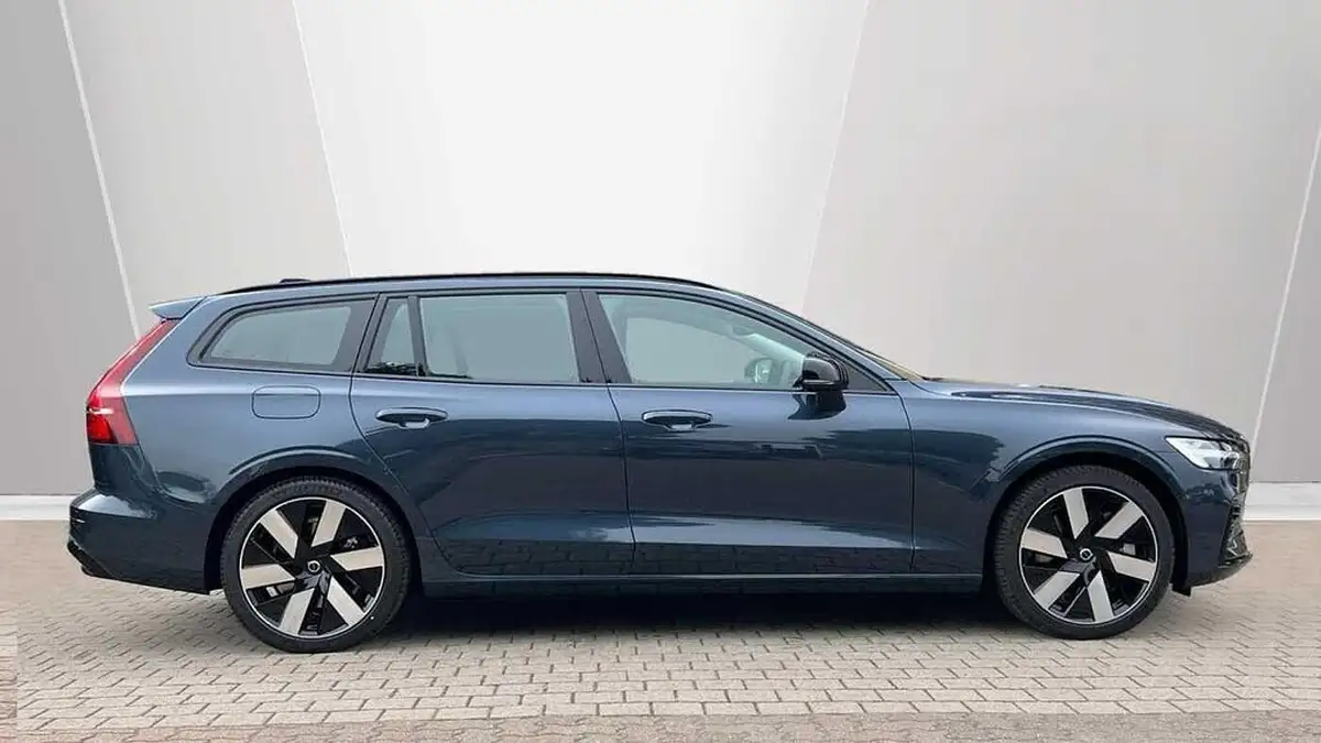 2025-volvo-v60-20-t6-plus-dark-station-wagon-big-2