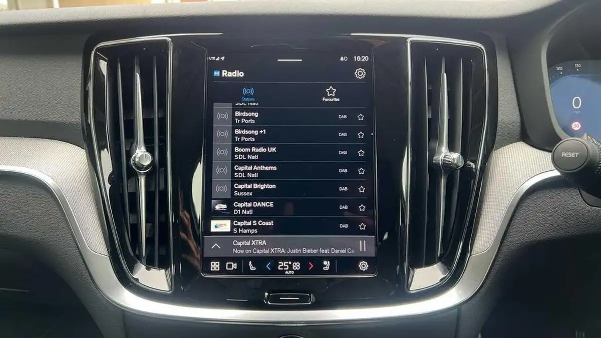 2025-volvo-v60-20-t6-plus-dark-station-wagon-big-30